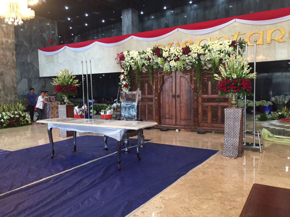 8 Foto penyambutan Raja Salman di Gedung DPRI RI, penuh karangan bunga