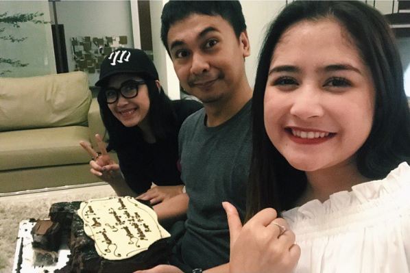 Radit Prilly © 2017 Instagram.com/@raditya_dika Radit Prilly © 2017 Instagram.com/@raditya_dika