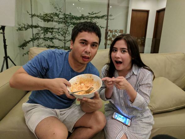 Radit Prilly © 2017 Instagram.com/@raditya_dika Radit Prilly © 2017 Instagram.com/@raditya_dika