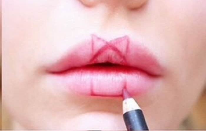 Pakai lipstik yang nggak belepotan memang susah, tips ini bisa dicoba