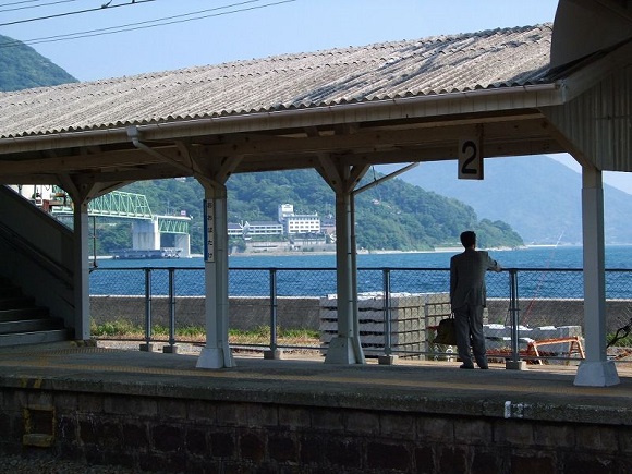 10 Stasiun Jepang yang letaknya di tepi laut, Instagramable juga lho