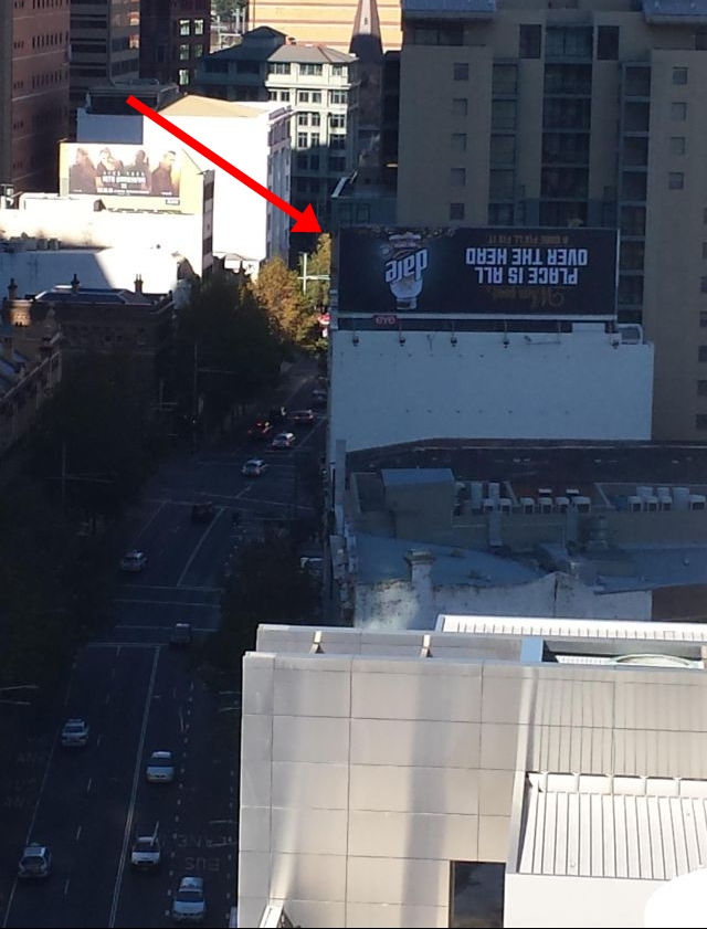 kelakuan pekerja ini bikin susah nahan ketawa © 2017 berbagai sumber