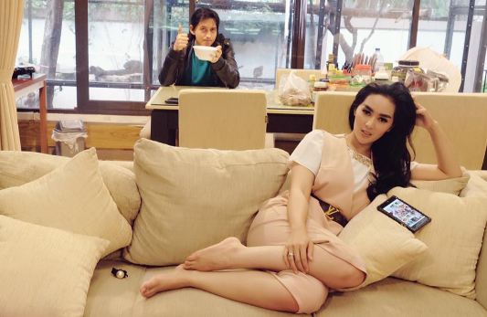 Postingan ini disebut jadi bukti kalau Tiara Dewi pakai jam tangan KW