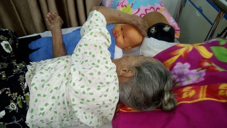 nenek Tin Tin © 2017 worldofbuzz.com