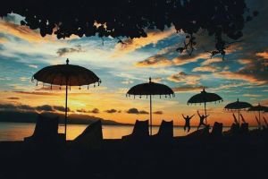 10 Foto pantai syariah khusus perempuan di Banyuwangi, sunsetnya indah