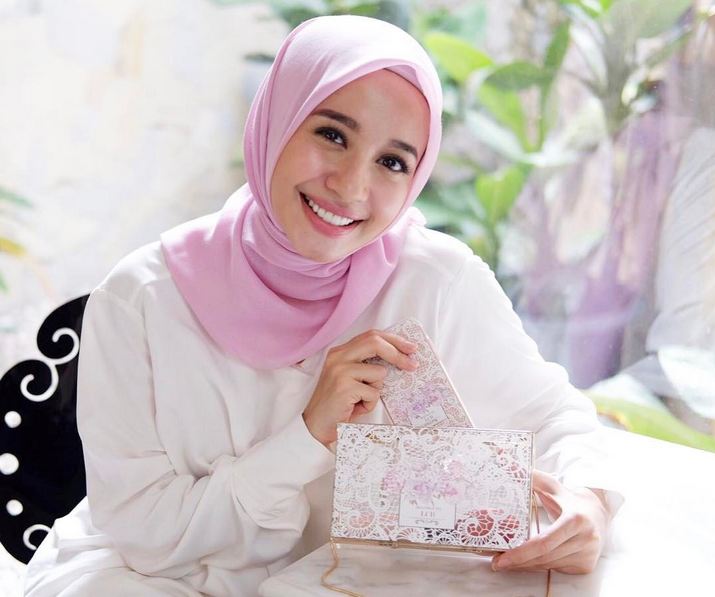 Seleb hapus foto IG © 2017 brilio.net Seleb hapus foto IG © 2017 brilio.net