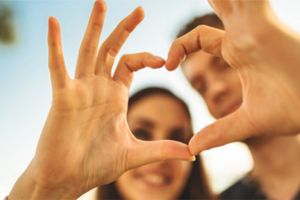 10 Tanda kamu sudah punya hubungan asmara yang sempurna, ciye ciye!