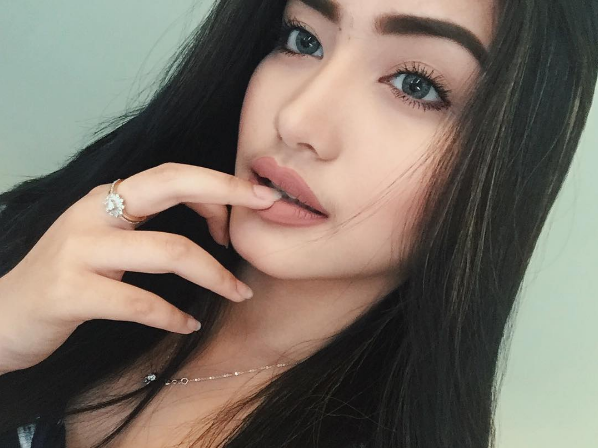 10 Foto Haviva Rifda, model yang dikabarkan dekat dengan Rizky Febian