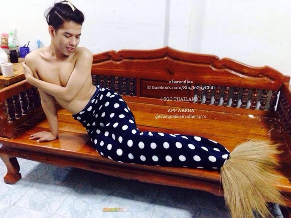 7 Cowok Thailand ini cosplay mermaid pakai sapu dan selimut, kocak!