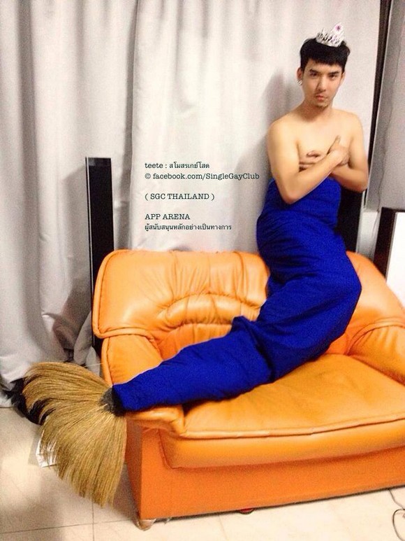 7 Cowok Thailand ini cosplay mermaid pakai sapu dan selimut, kocak!