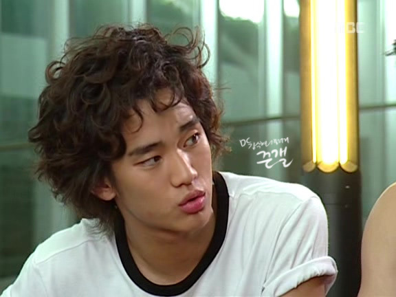 13 Seleb Korea yang makin ganteng & hot saat rambutnya keriting