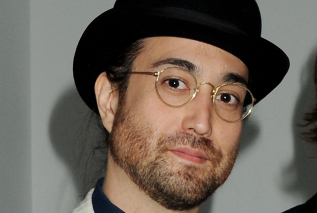 10 Foto Sean, putra John Lennon & Yoko Ono yang multitalenta