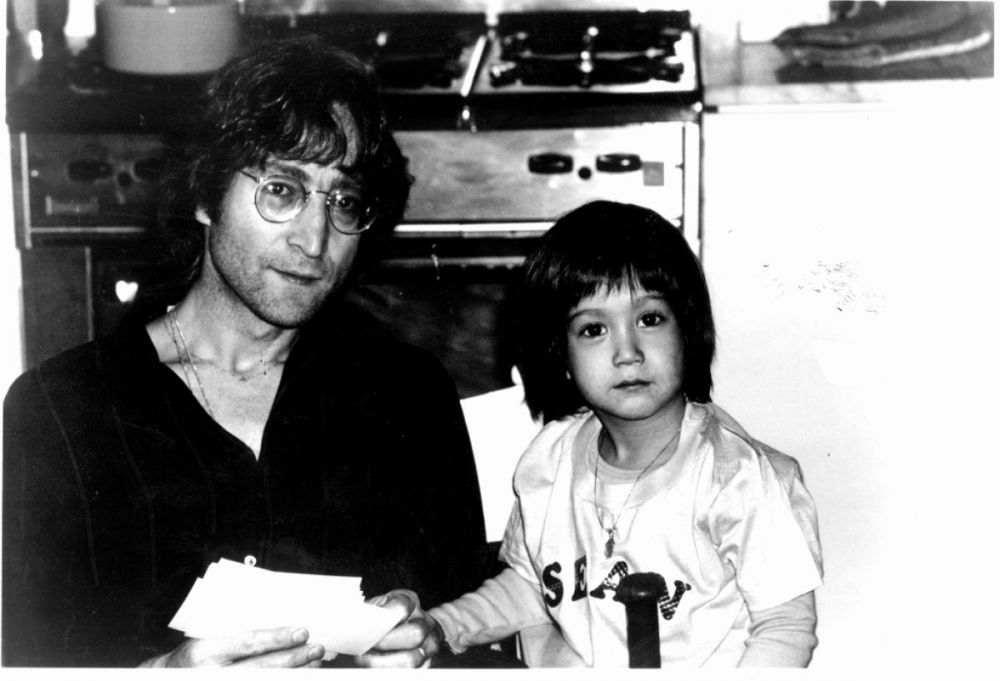 10 Foto Sean, putra John Lennon & Yoko Ono yang multitalenta