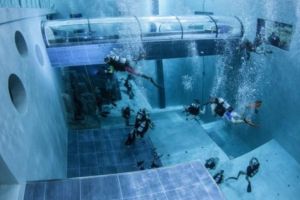 Kolam renang terdalam ini menakjubkan, terdapat 4 goa di dalamnya