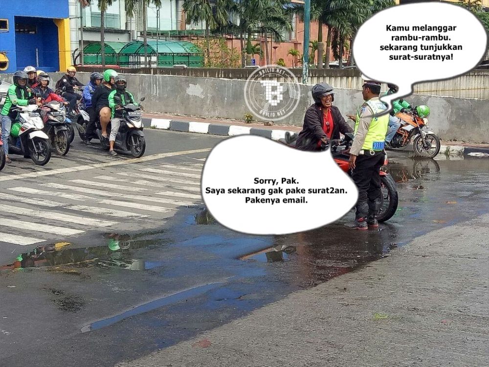 8 Meme pemotor nakal dihadang polisi ini ngocolnya parah banget