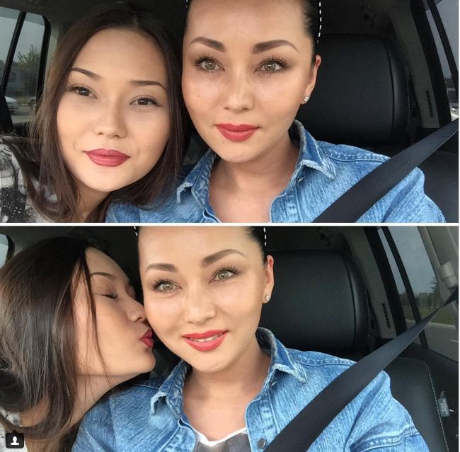 12 Foto ibu dan putrinya ini malah terlihat kembar, mana ibunya ya?
