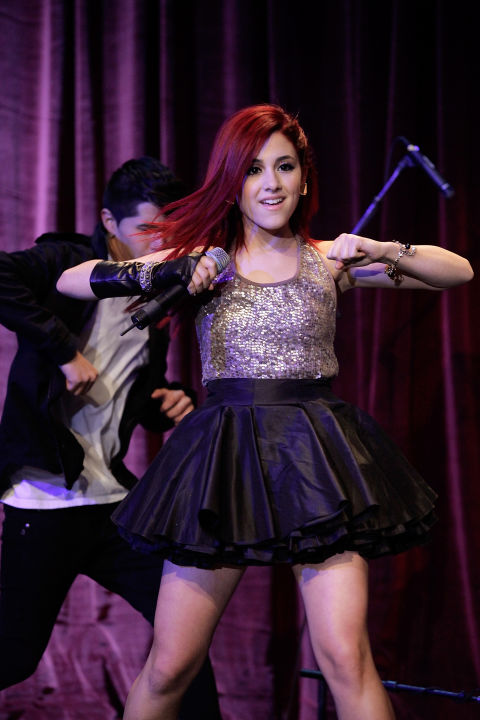 Penampilan 10 Penyanyi Top Dunia Saat Debut Manggung Kontras Ban Penampilan 10 Penyanyi Top Dunia Saat Debut Manggung Kontras Ban