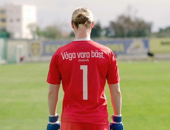 Jersey tim sepak bola ini dihiasi kata mutiara, unik & inspiratif