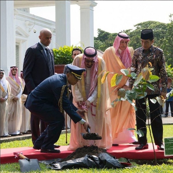 10 Foto tunjukkan beda kunjungan Raja Salman di  Indonesia & Malaysia