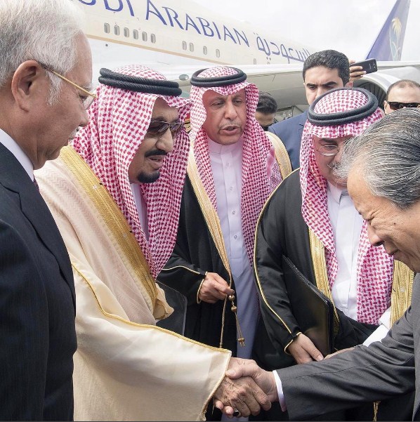 10 Foto tunjukkan beda kunjungan Raja Salman di  Indonesia & Malaysia