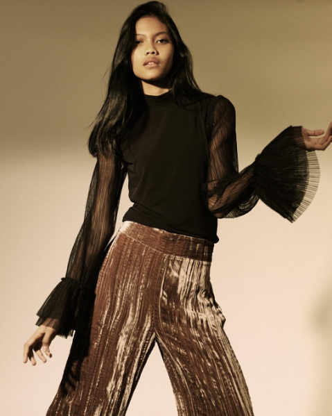 Laras Sekar, model Indonesia yang melenggang di Paris Fashion Week