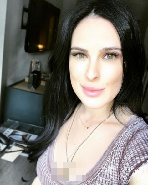 12 Foto Rumer, putri Bruce Willis & Demi Moore yang kini jadi aktris