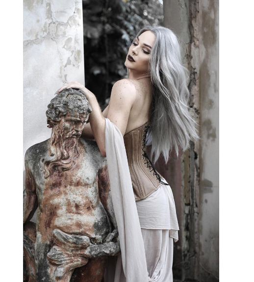 Dikenal cantik dan seksi, 15 'drag queen' ini bikin iri cewek tulen