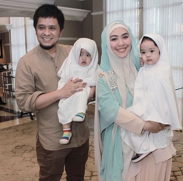 8 Seleb ini bukti perjodohan pernah & masih eksis dalam percintaan