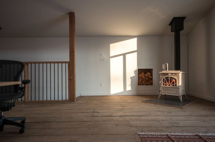 Gudang tua ini sekilas tampak tak terawat, tapi isinya bikin melongo