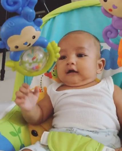 10 Potret Fedi Nuril bareng istri & bayinya, suami dambaan wanita nih