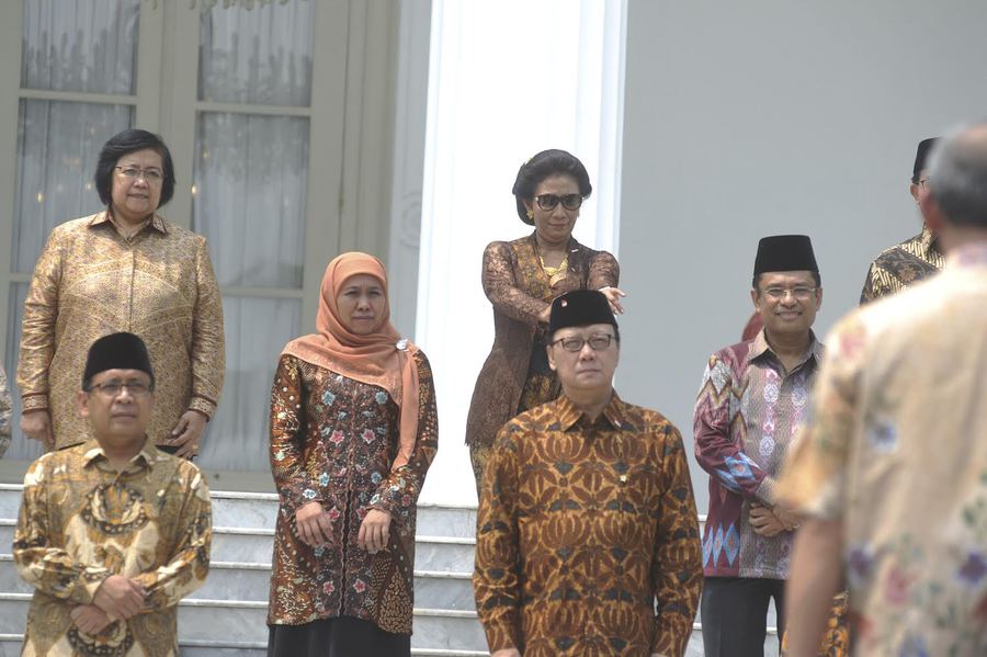 10 Gaya santai ala Menteri Susi Pudjiastuti, nyentrik & kece abis