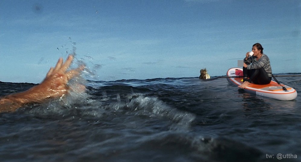 6 Foto editan kocak Bu Susi main kano di tengah laut, bikin ngakak