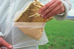 Rumah ini bisa dilipat kecil hingga dimasukkan ke dalam saku celana