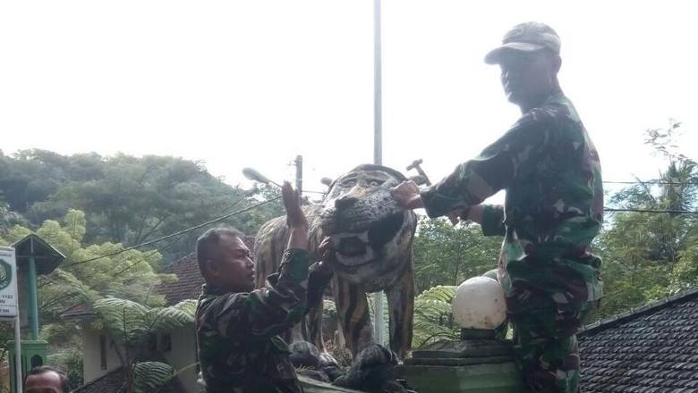Patung harimau 'paling bahagia sedunia' akhirnya dirobohkan TNI