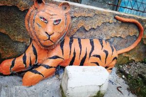 13 Patung harimau di Indonesia ini bentuknya bikin tepuk jidat