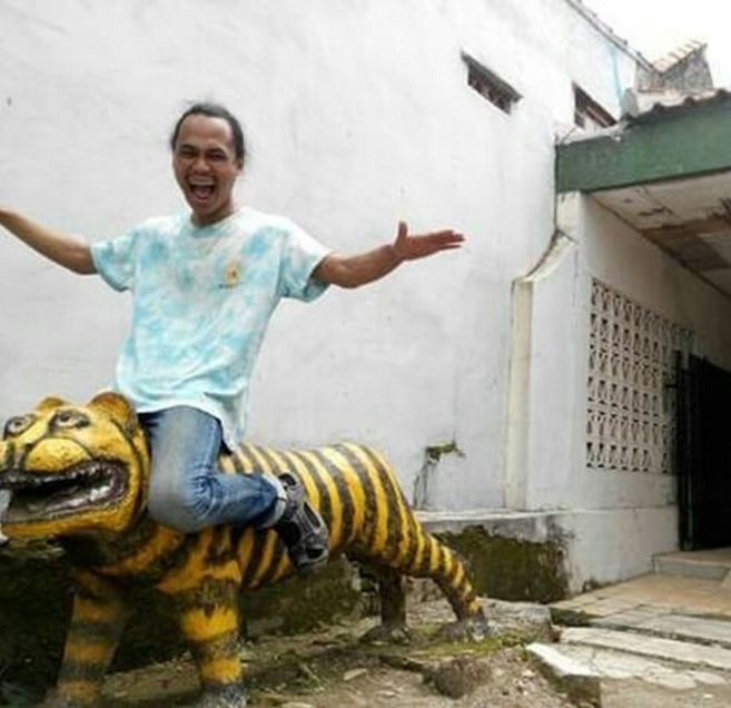13 Patung harimau di Indonesia ini bentuknya bikin tepuk jidat