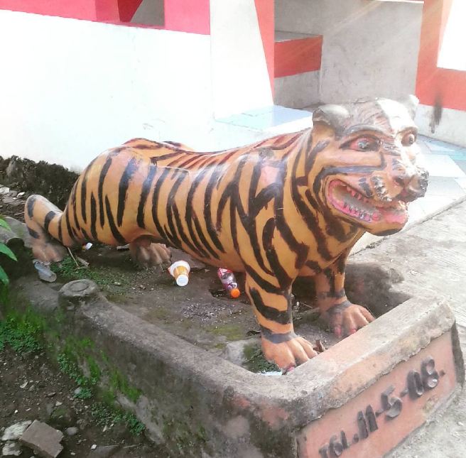 13 Patung harimau di Indonesia ini bentuknya bikin tepuk jidat