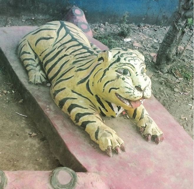 13 Patung harimau di Indonesia ini bentuknya bikin tepuk jidat