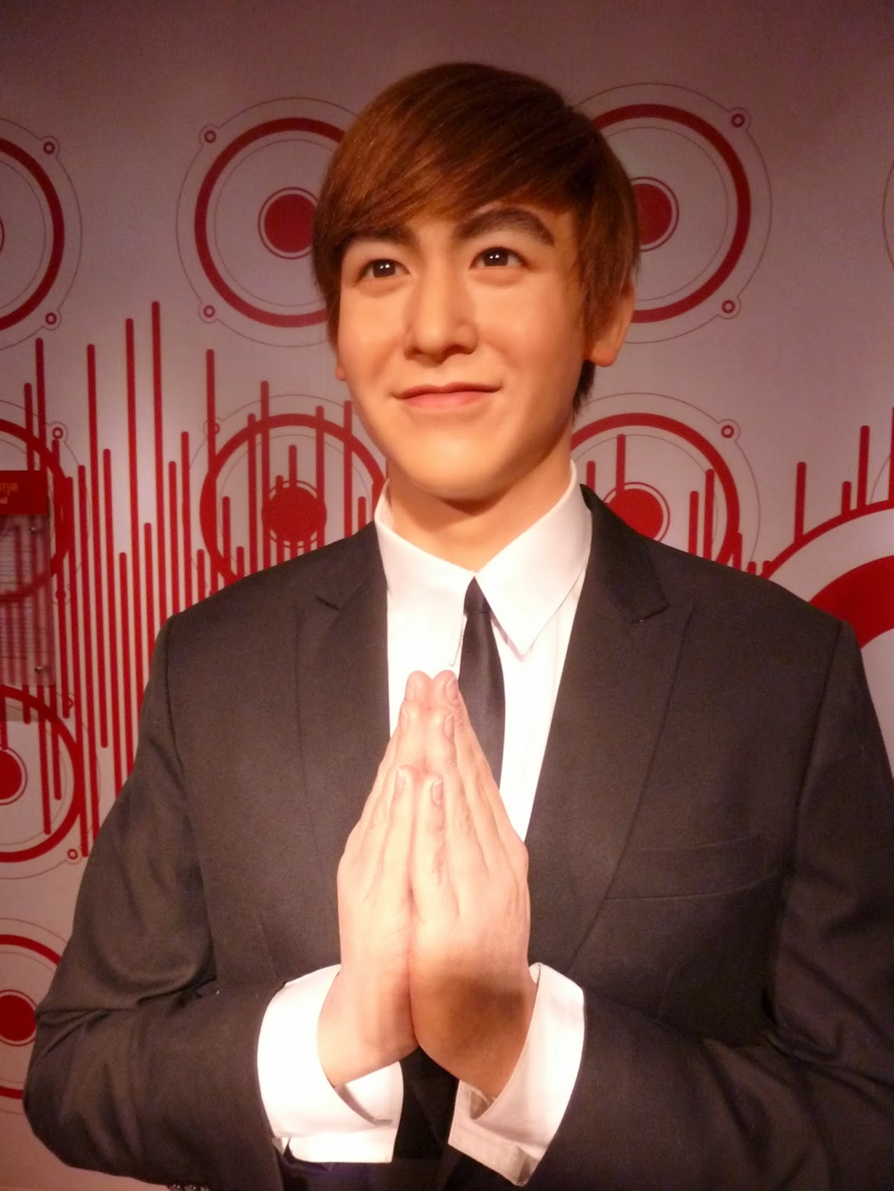 10 Seleb Korea ini punya patung lilin di Madame Tussauds, mirip nggak?