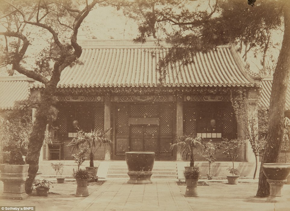 Belum semegah sekarang, 9 foto lawas Beijing abad 19 ini epik banget