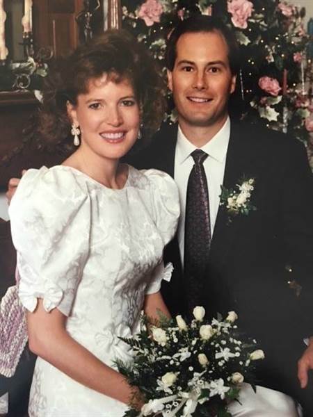 Aksi pria lamar kembali istrinya yang menderita kanker ini bikin mewek