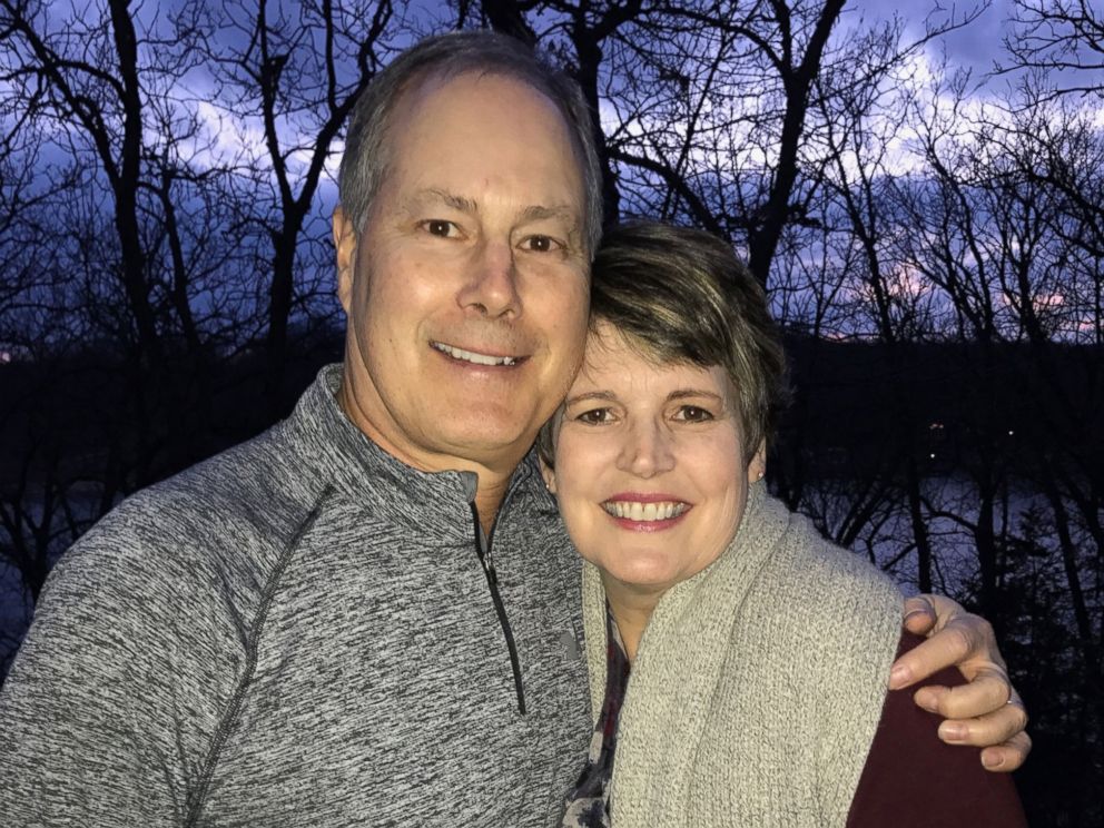 Aksi pria lamar kembali istrinya yang menderita kanker ini bikin mewek