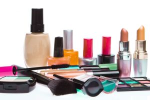 Ini 15 kesalahan yang sering dilakukan saat beli makeup, apa aja?