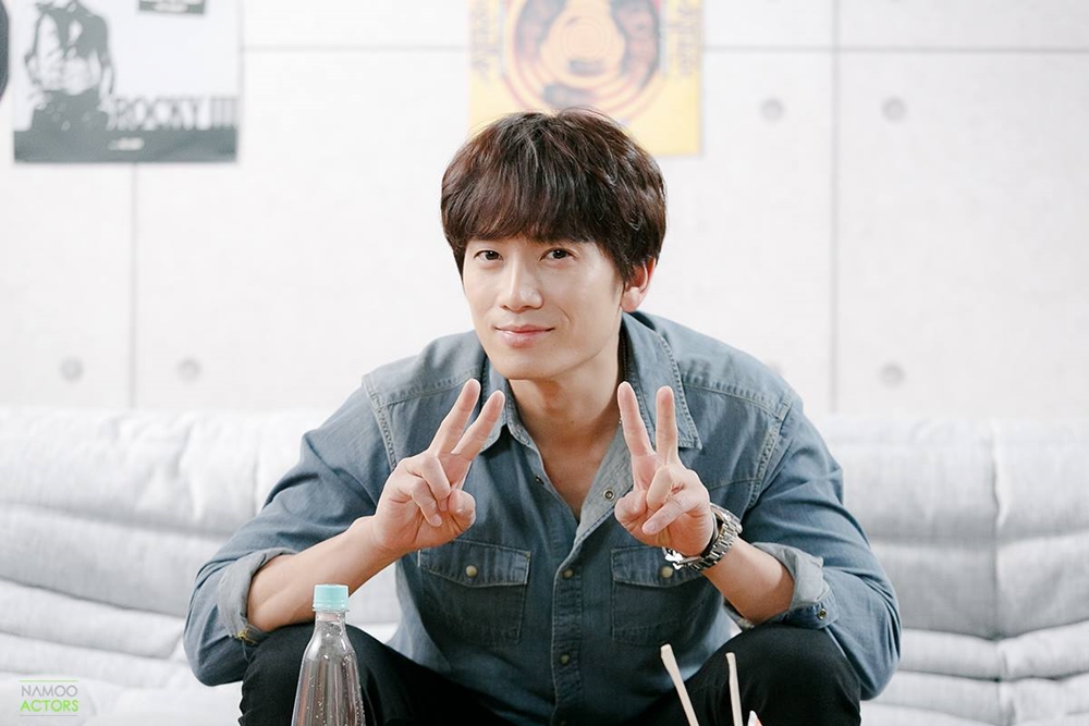 13 Foto transformasi Ji Sung, aktor K-Drama yang piawai bermain watak