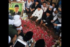 Jusuf Kalla iringi prosesi pemakaman KH Hasyim Muzadi