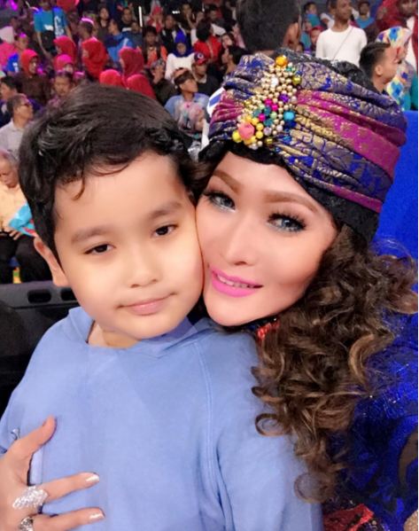 10 Foto transformasi Inul Daratista, dari polos sampai ala cewek Korea