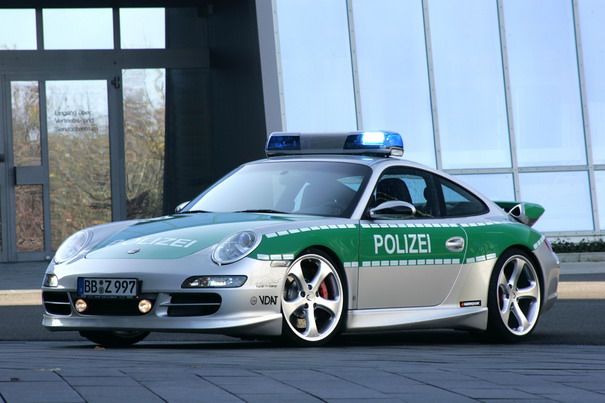 Nggak cuma Dubai, 7 negara ini polisinya juga pakai mobil super mewah