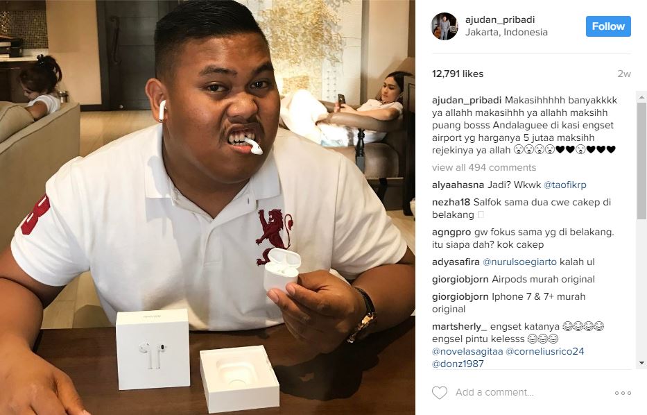 8 Gaya si ajudan pribadi pamer barang mahal, songongnya kocak abis