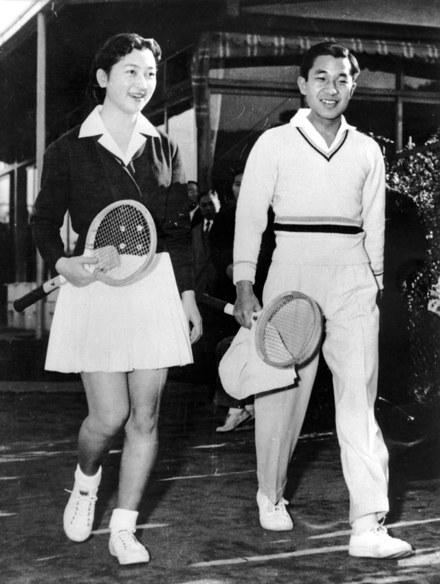 15 Foto lawas permaisuri Michiko, wanita biasa di kekaisaran Jepang