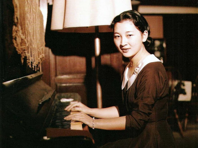 15 Foto lawas permaisuri Michiko, wanita biasa di kekaisaran Jepang